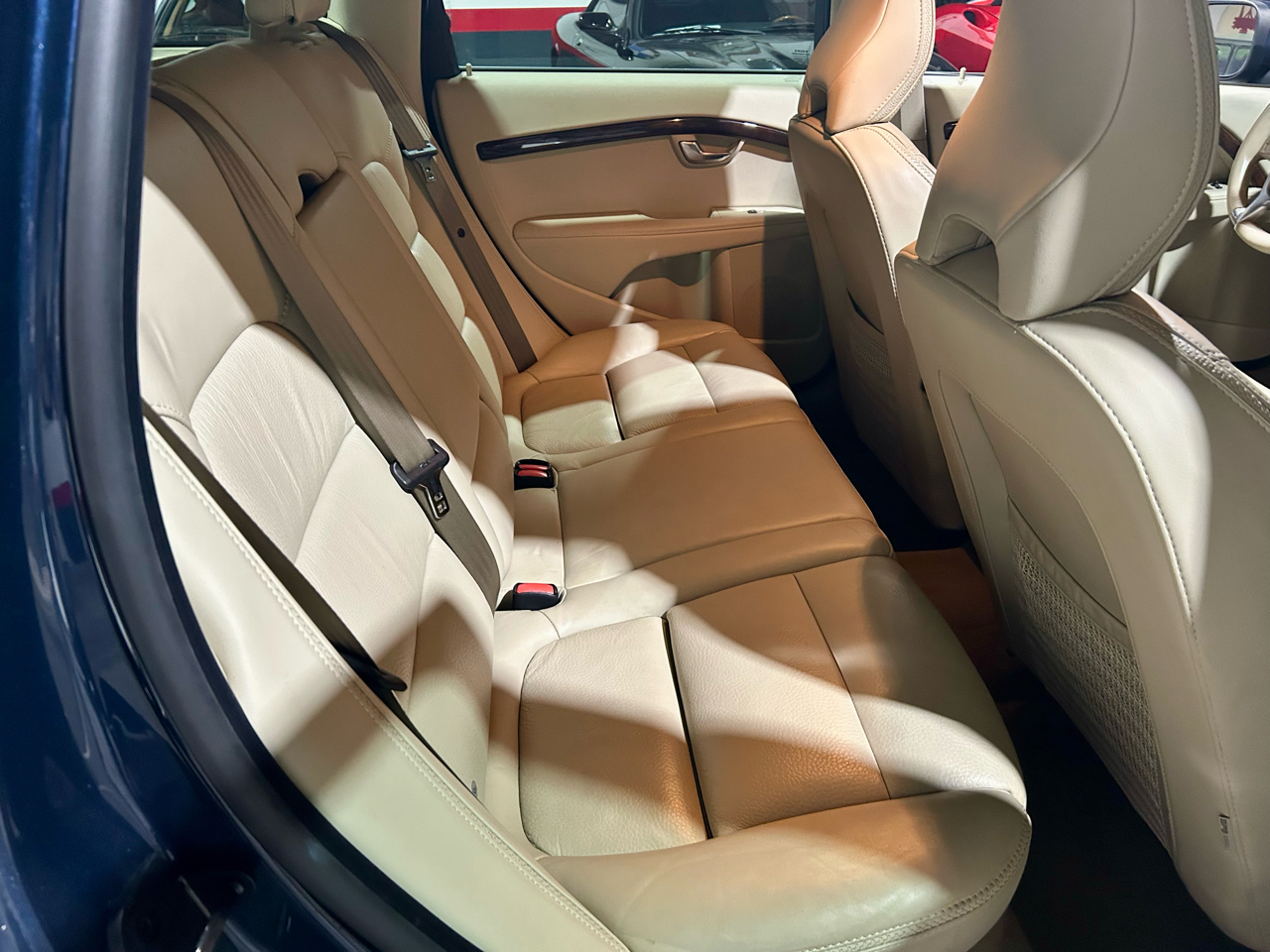 Volvo XC70 4dr Wgn 3.2L PZEV 2012