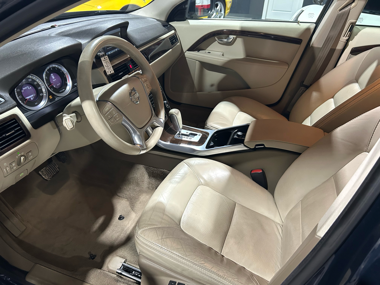 Volvo XC70 4dr Wgn 3.2L PZEV 2012