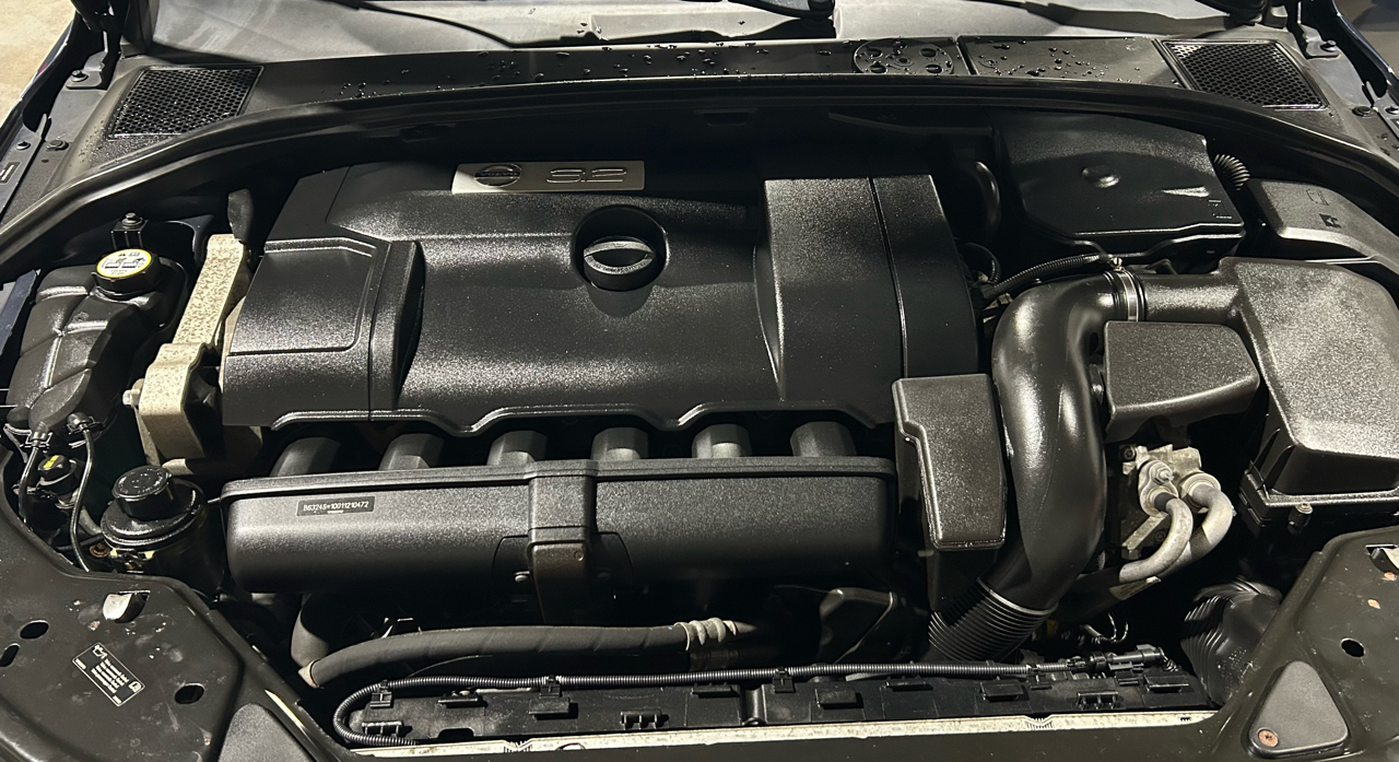 Volvo XC70 4dr Wgn 3.2L PZEV 2012