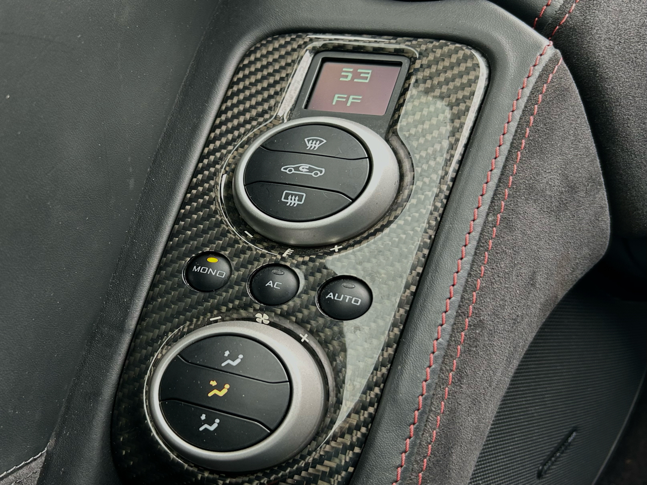 McLaren MP4-12c  2012