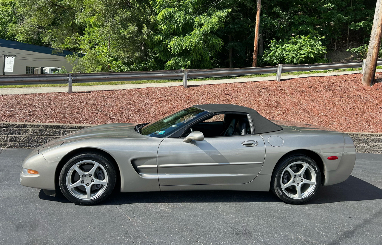 Chevrolet Corvette 2dr Convertible 2000