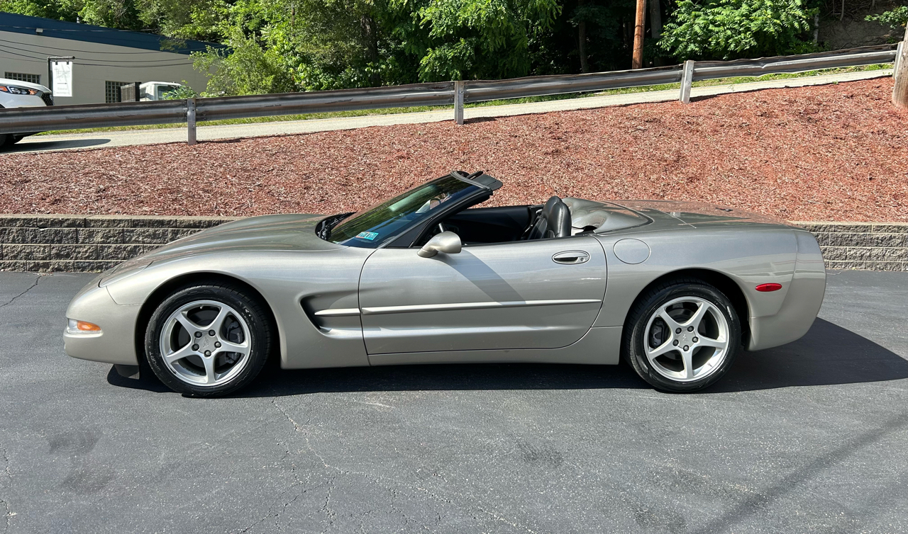 Chevrolet Corvette 2dr Convertible 2000