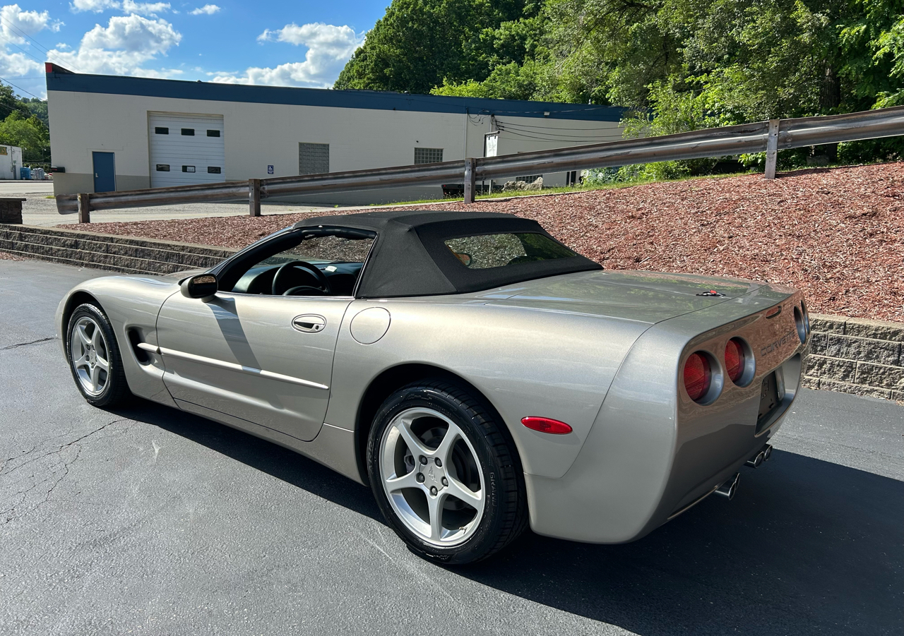 Chevrolet Corvette 2dr Convertible 2000