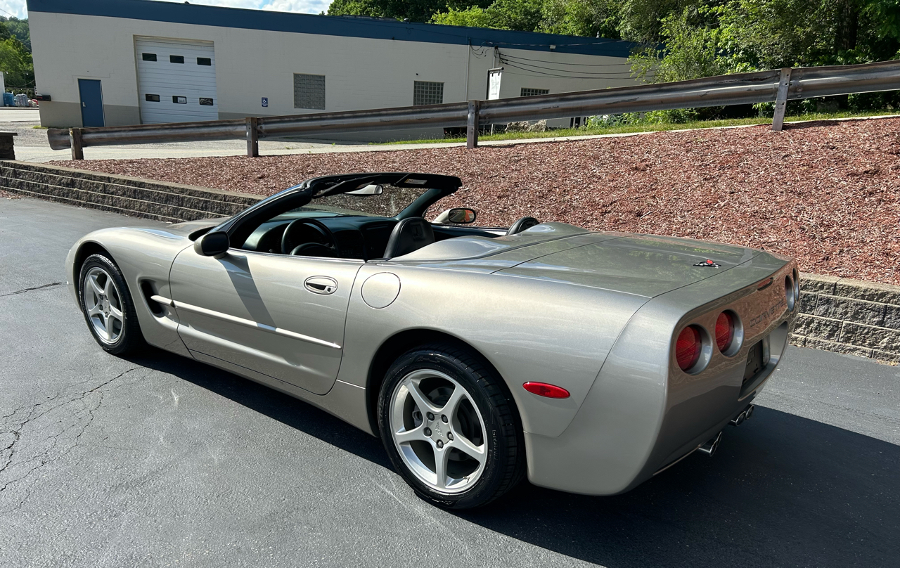 Chevrolet Corvette 2dr Convertible 2000