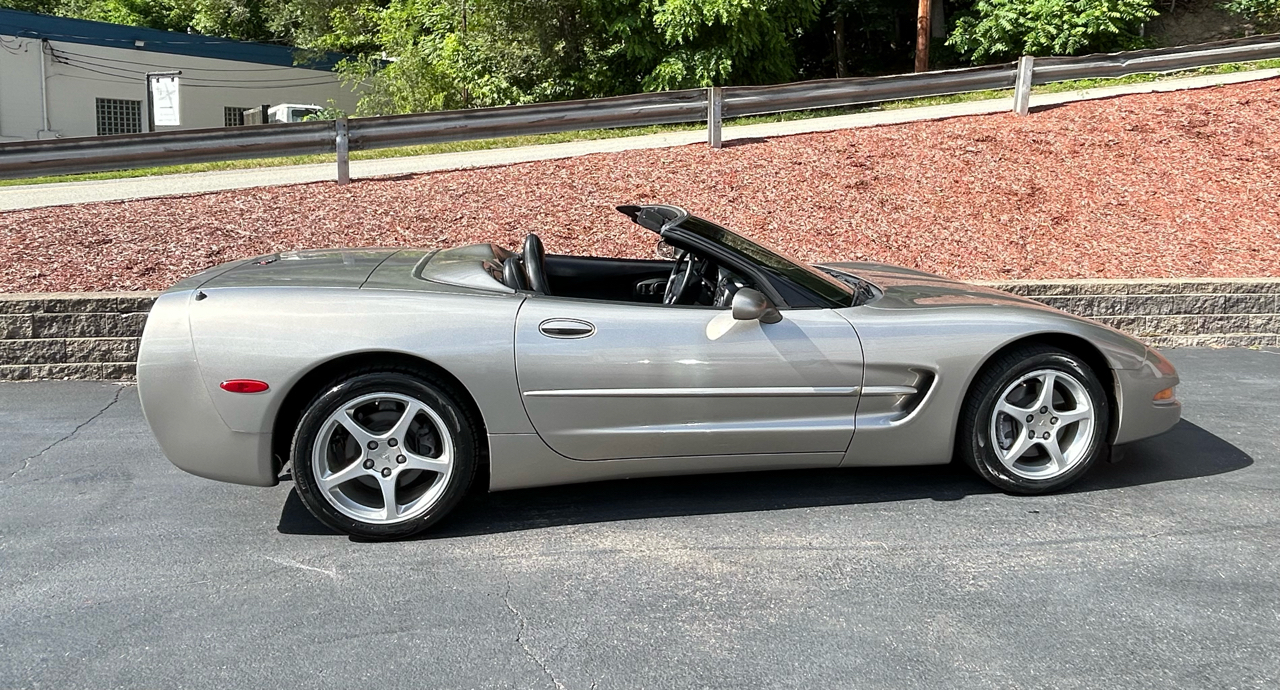 Chevrolet Corvette 2dr Convertible 2000