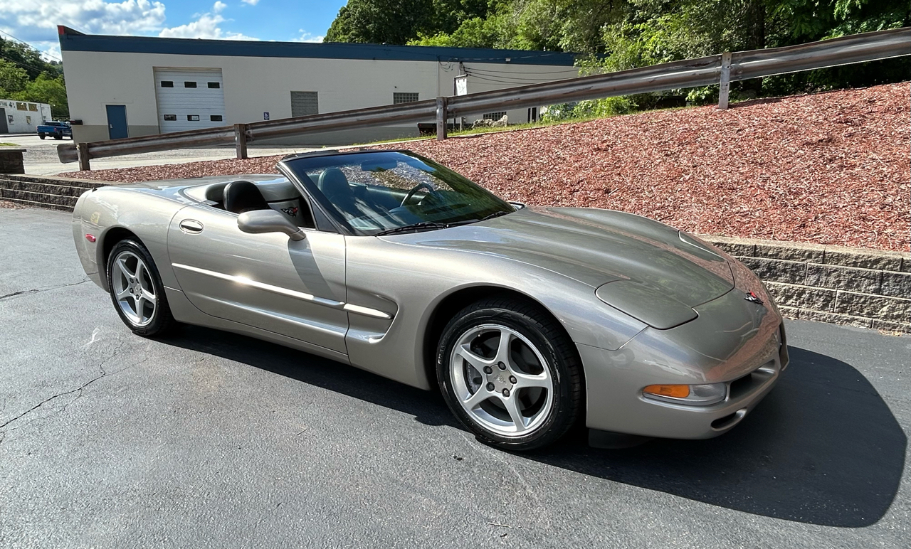 Chevrolet Corvette 2dr Convertible 2000