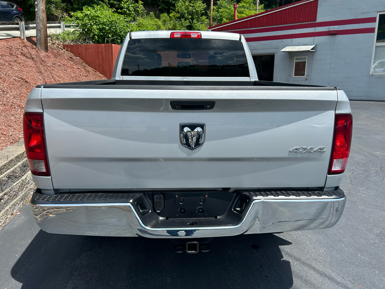 RAM 1500 4WD Quad Cab 140.5" Tradesman 2014