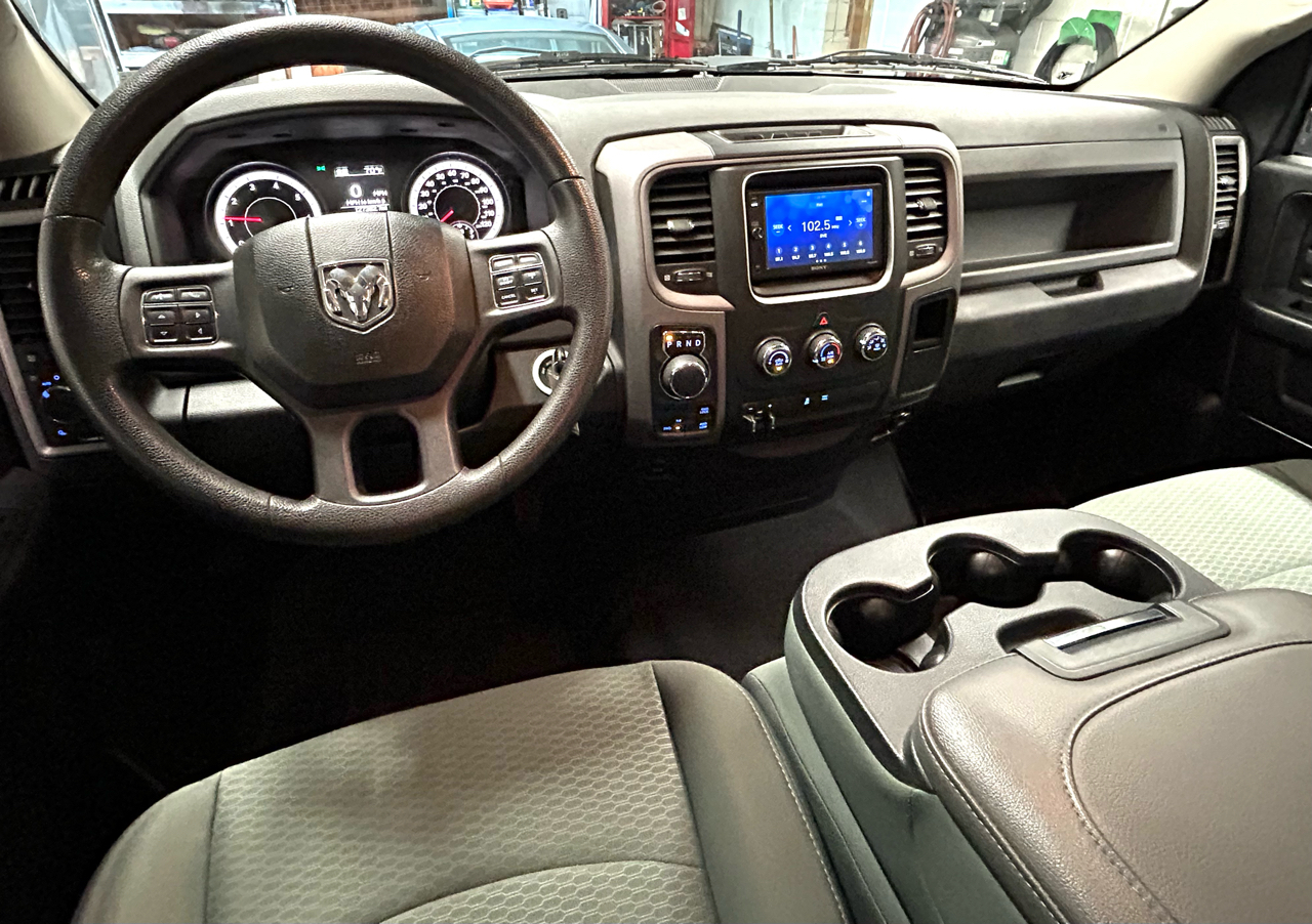 RAM 1500 4WD Quad Cab 140.5" Tradesman 2014
