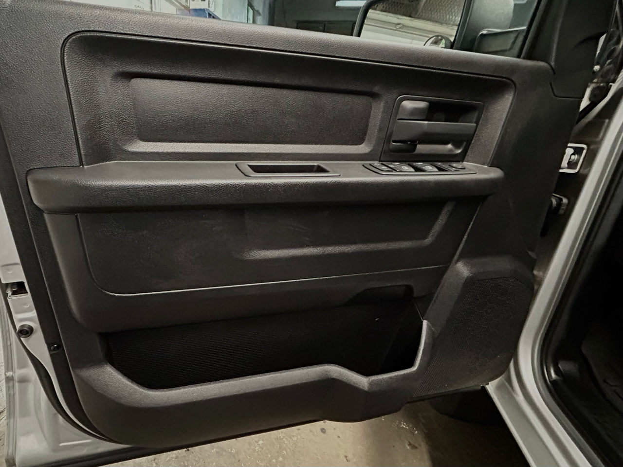 RAM 1500 4WD Quad Cab 140.5" Tradesman 2014