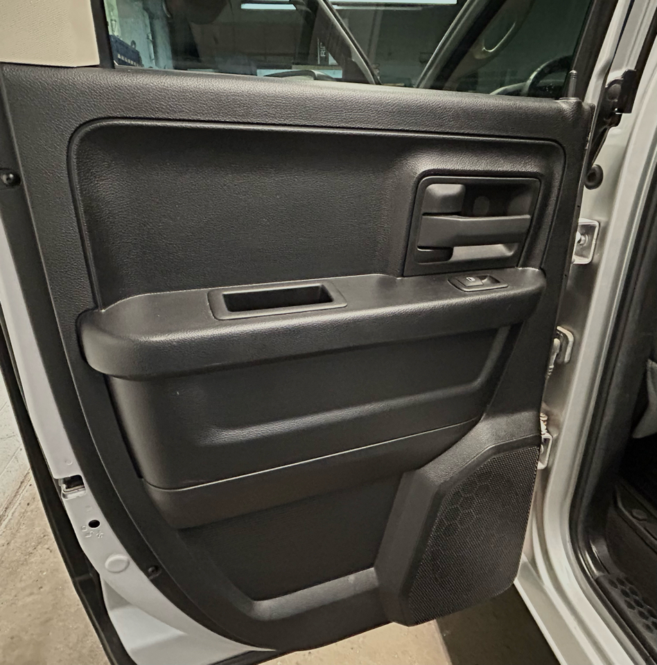 RAM 1500 4WD Quad Cab 140.5" Tradesman 2014