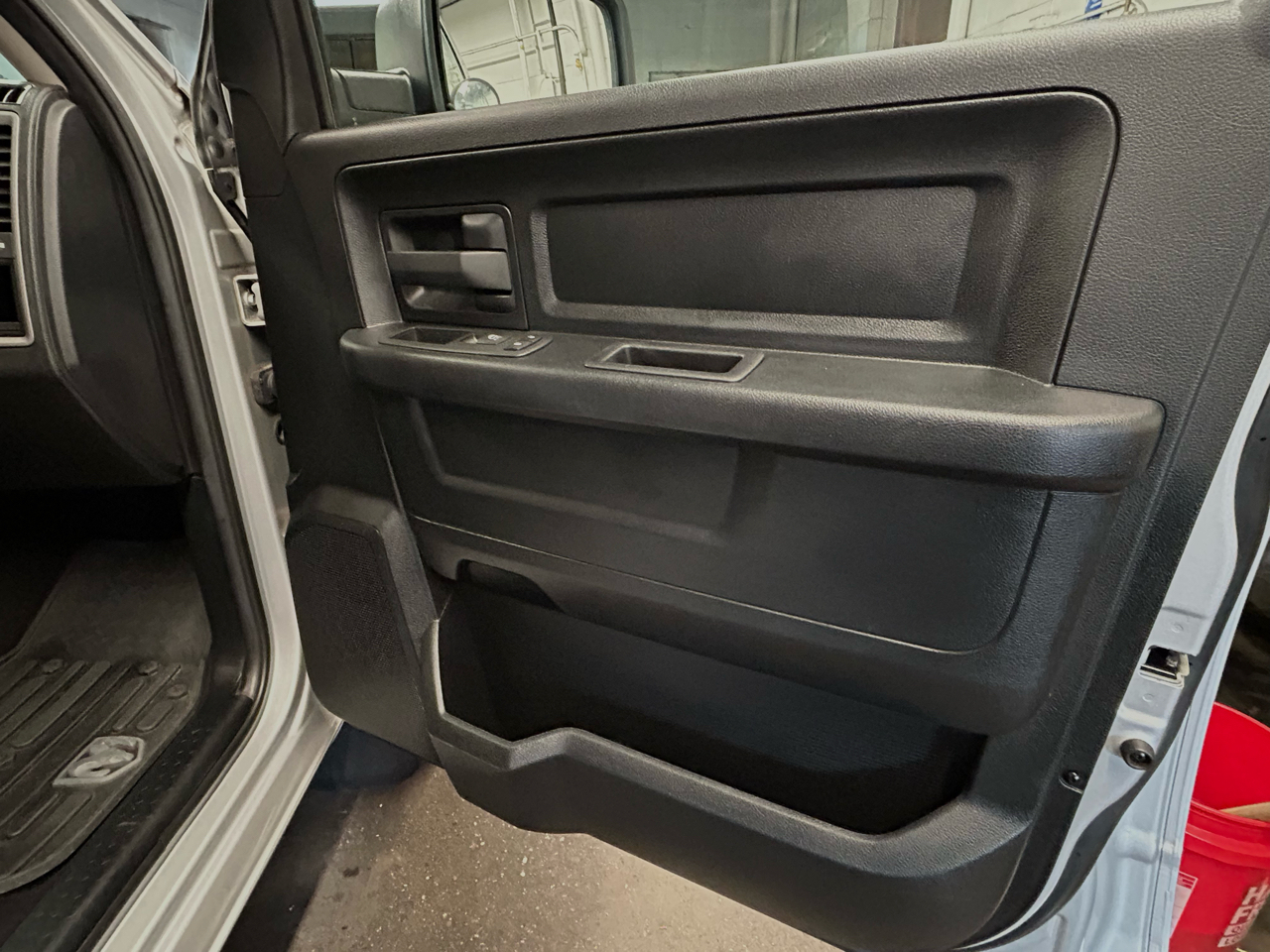 RAM 1500 4WD Quad Cab 140.5" Tradesman 2014