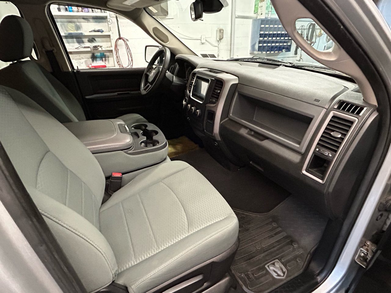 RAM 1500 4WD Quad Cab 140.5" Tradesman 2014