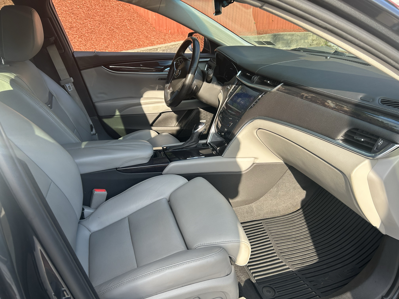 Cadillac XTS 4dr Sdn Luxury FWD 2014