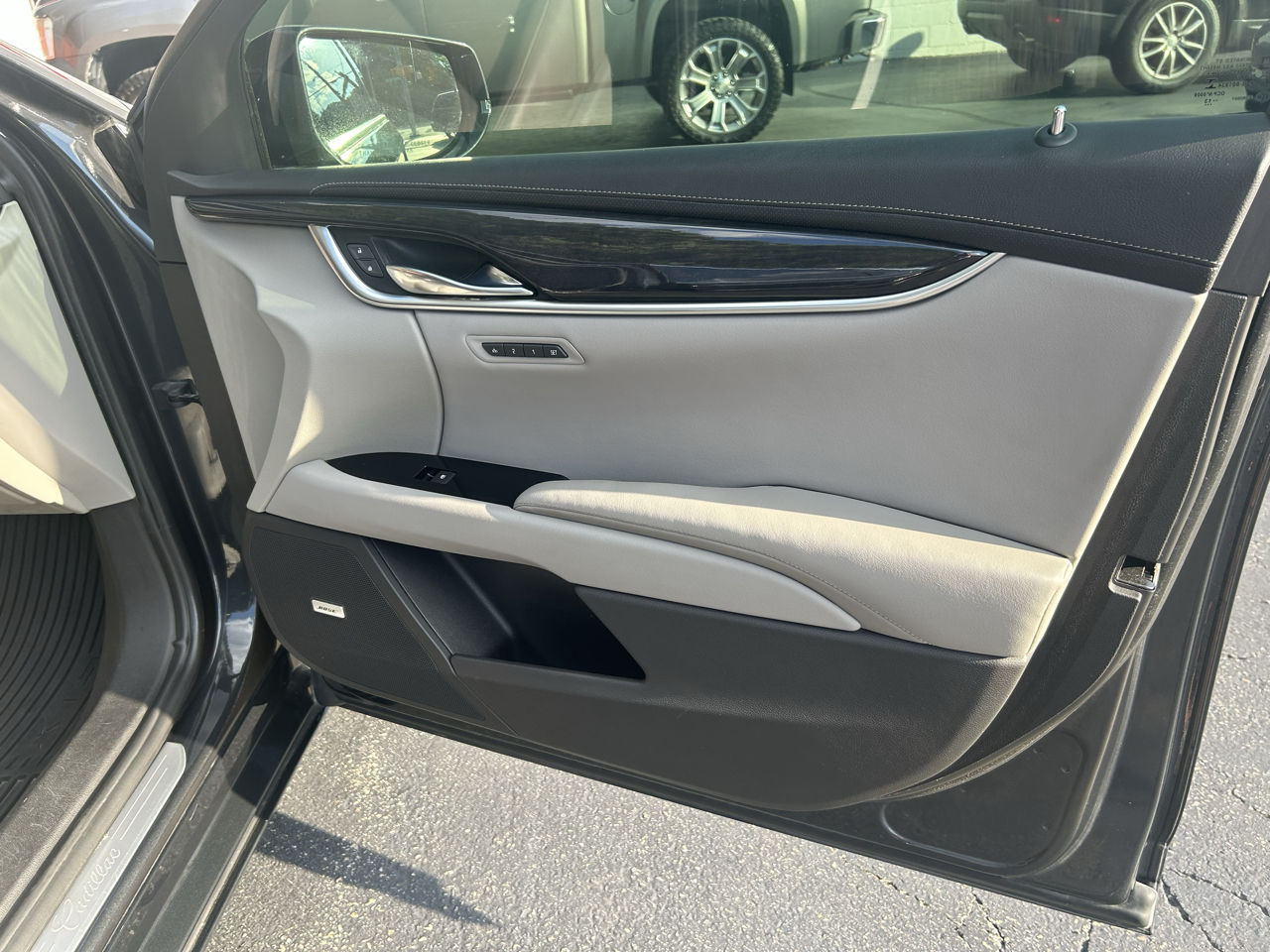 Cadillac XTS 4dr Sdn Luxury FWD 2014