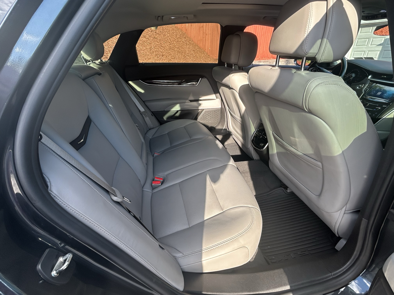 Cadillac XTS 4dr Sdn Luxury FWD 2014