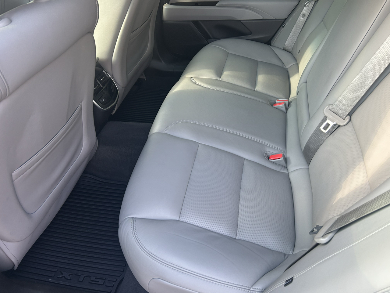 Cadillac XTS 4dr Sdn Luxury FWD 2014