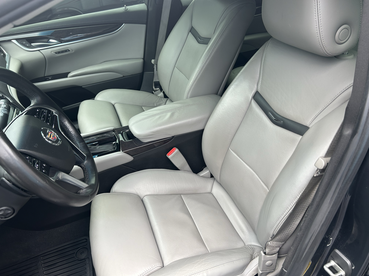 Cadillac XTS 4dr Sdn Luxury FWD 2014