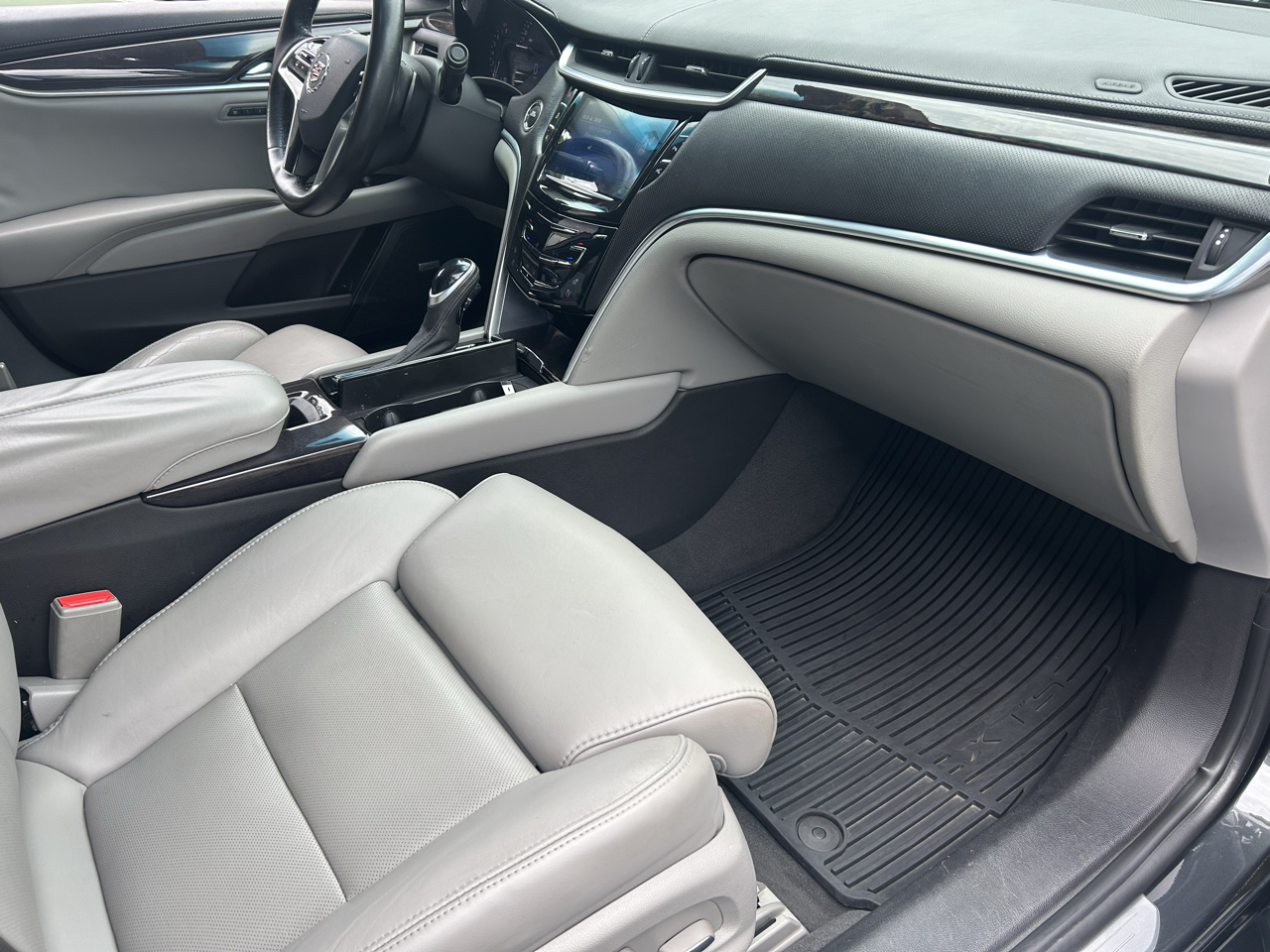 Cadillac XTS 4dr Sdn Luxury FWD 2014