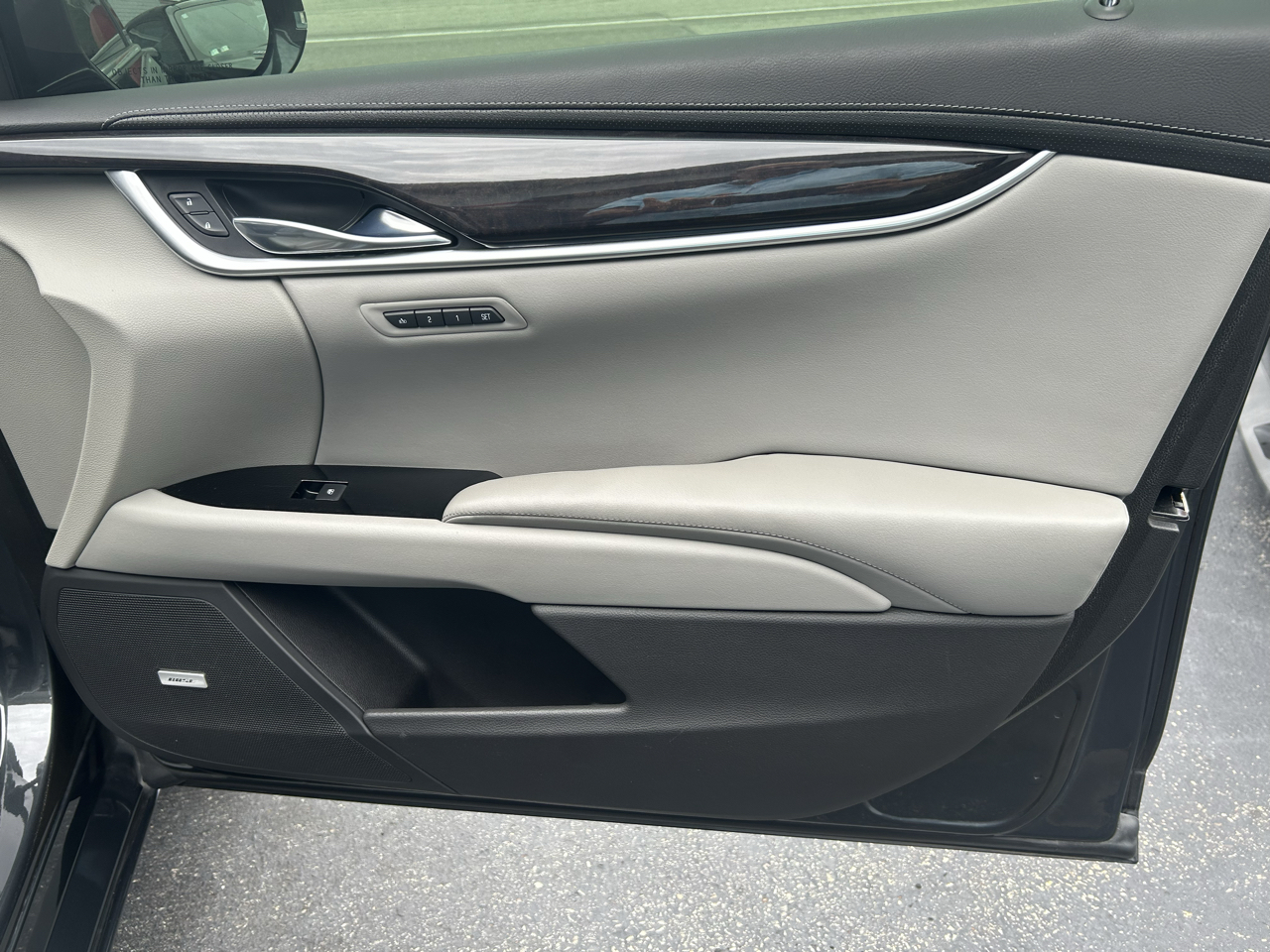 Cadillac XTS 4dr Sdn Luxury FWD 2014
