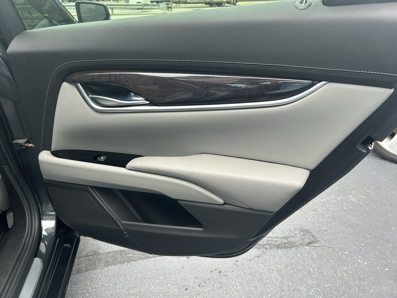 Cadillac XTS 4dr Sdn Luxury FWD 2014