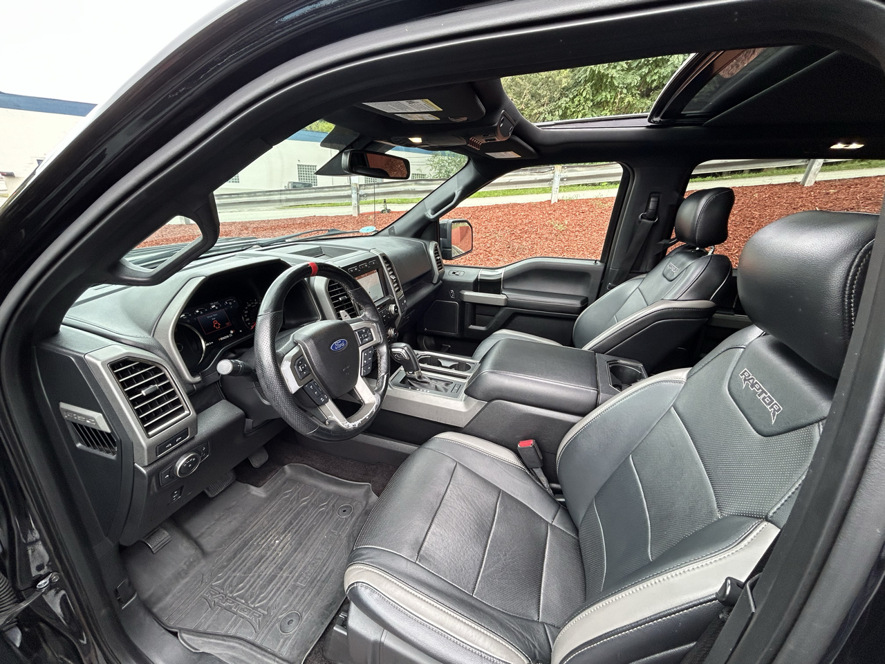Ford F-150 Raptor 4WD SuperCrew 5.5' Box 2017