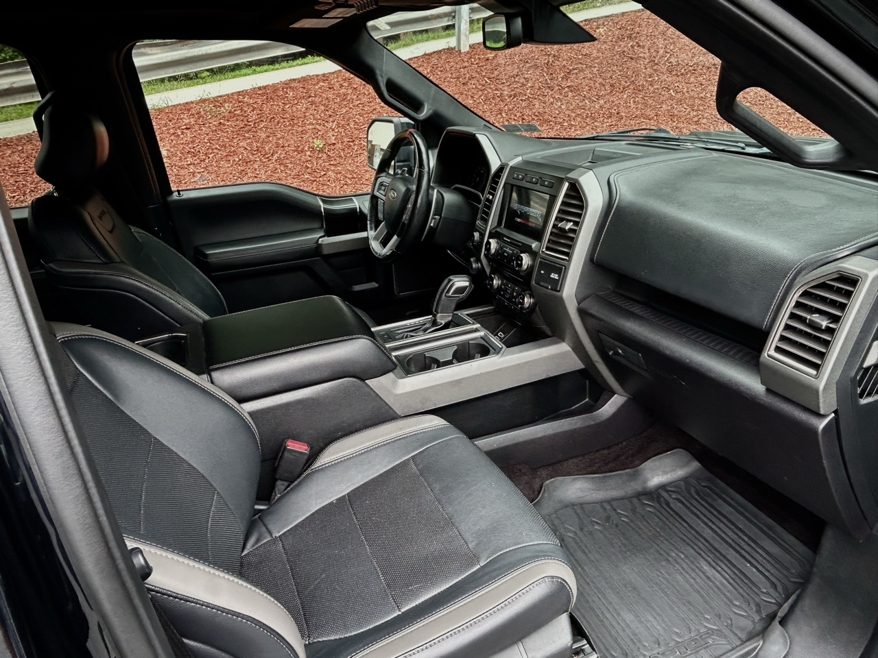 Ford F-150 Raptor 4WD SuperCrew 5.5' Box 2017