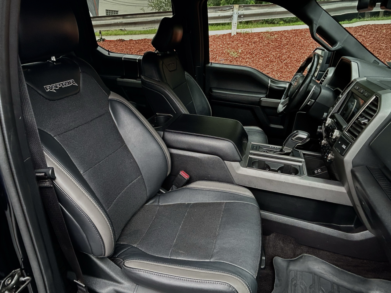 Ford F-150 Raptor 4WD SuperCrew 5.5' Box 2017