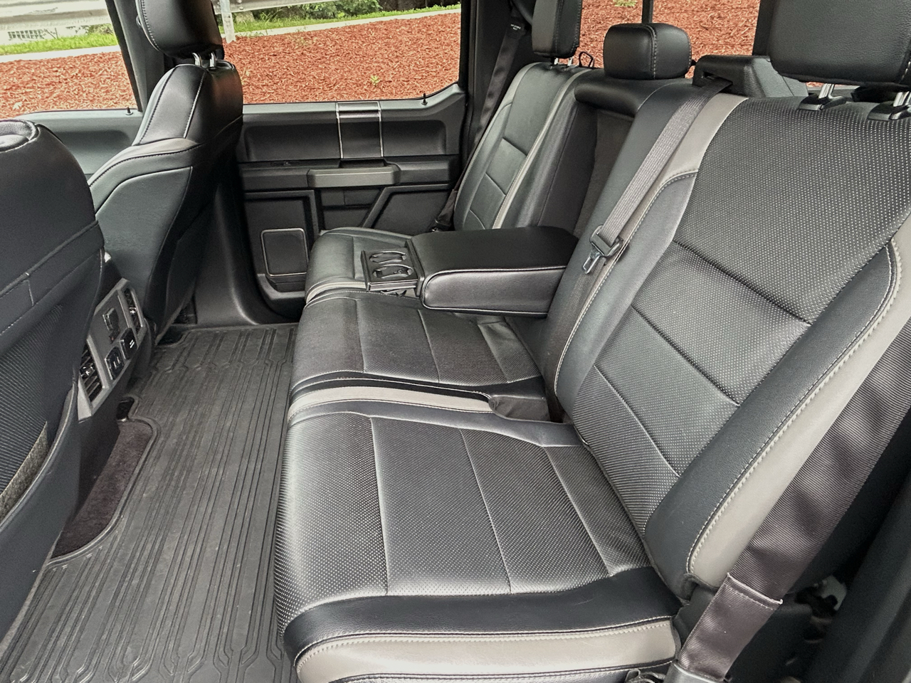 Ford F-150 Raptor 4WD SuperCrew 5.5' Box 2017