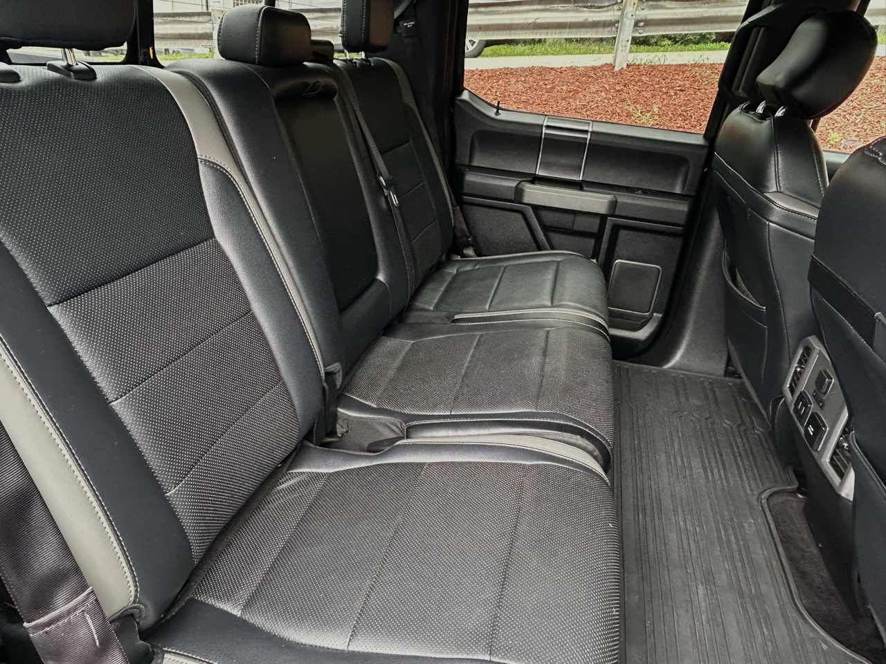 Ford F-150 Raptor 4WD SuperCrew 5.5' Box 2017