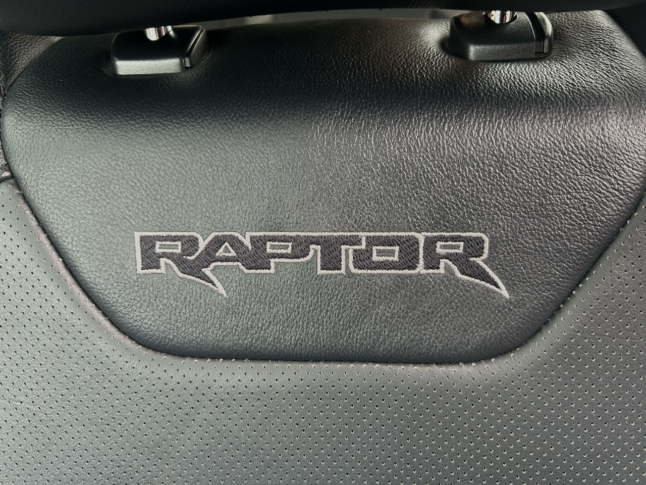 Ford F-150 Raptor 4WD SuperCrew 5.5' Box 2017