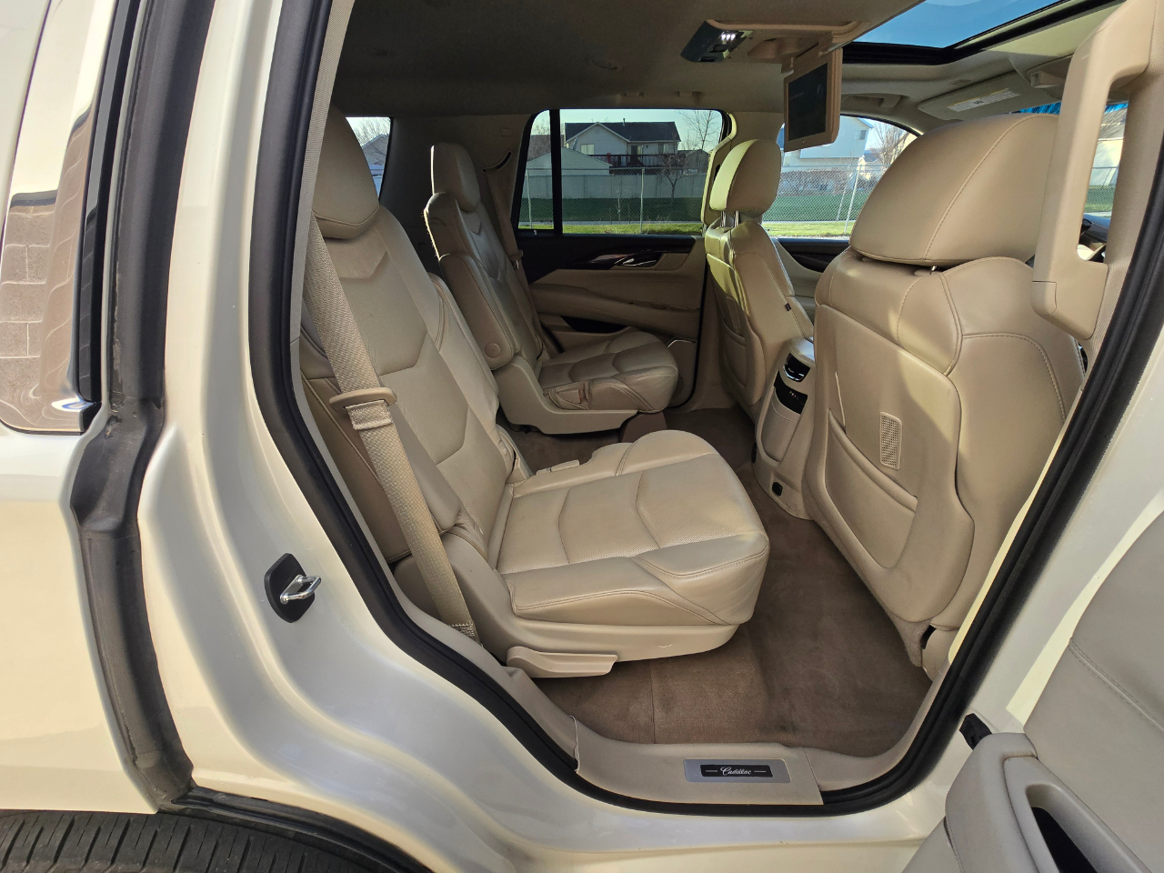 Cadillac Escalade Luxury 4WD 2015