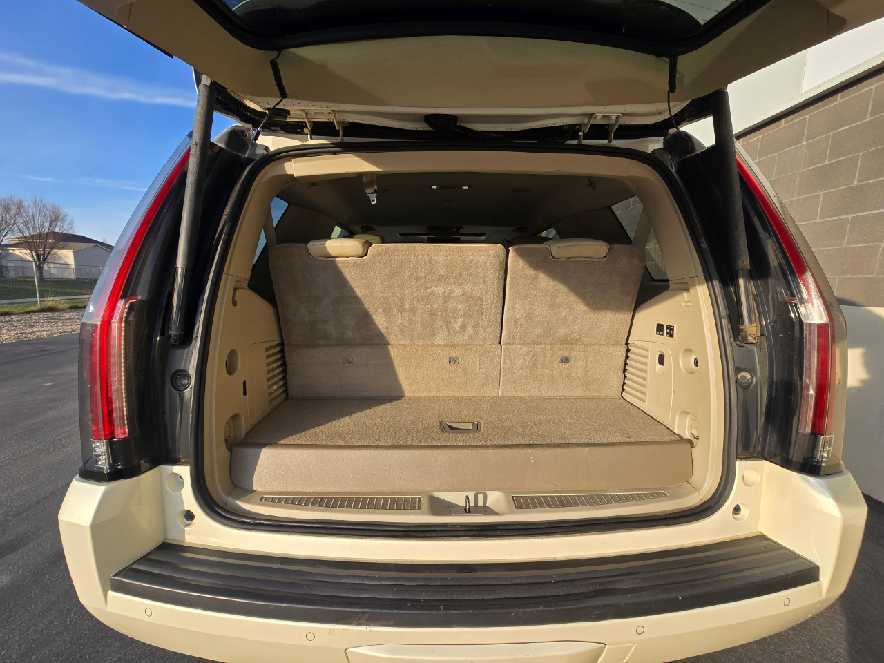 Cadillac Escalade Luxury 4WD 2015