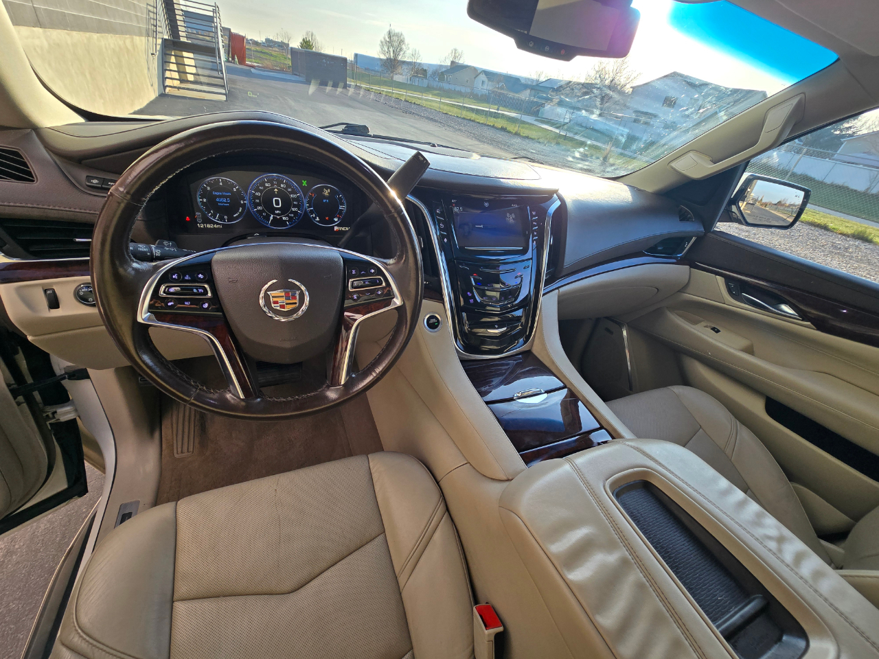 Cadillac Escalade Luxury 4WD 2015