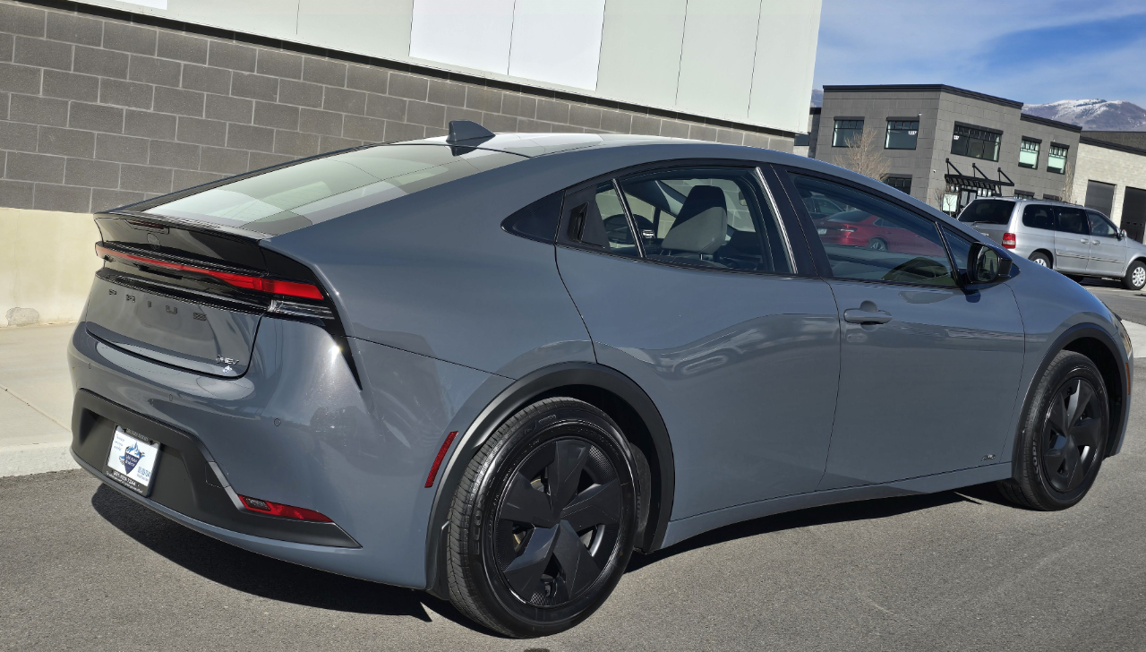 Toyota Prius LE AWD 2024