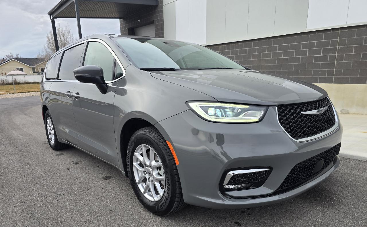 Chrysler Pacifica Touring L 2023