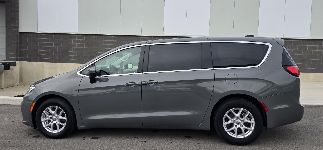 Chrysler Pacifica Touring L 2023