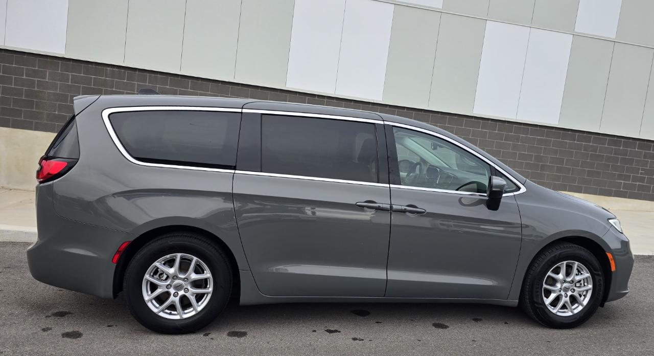 Chrysler Pacifica Touring L 2023