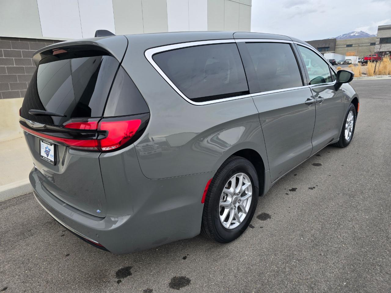 Chrysler Pacifica Touring L 2023