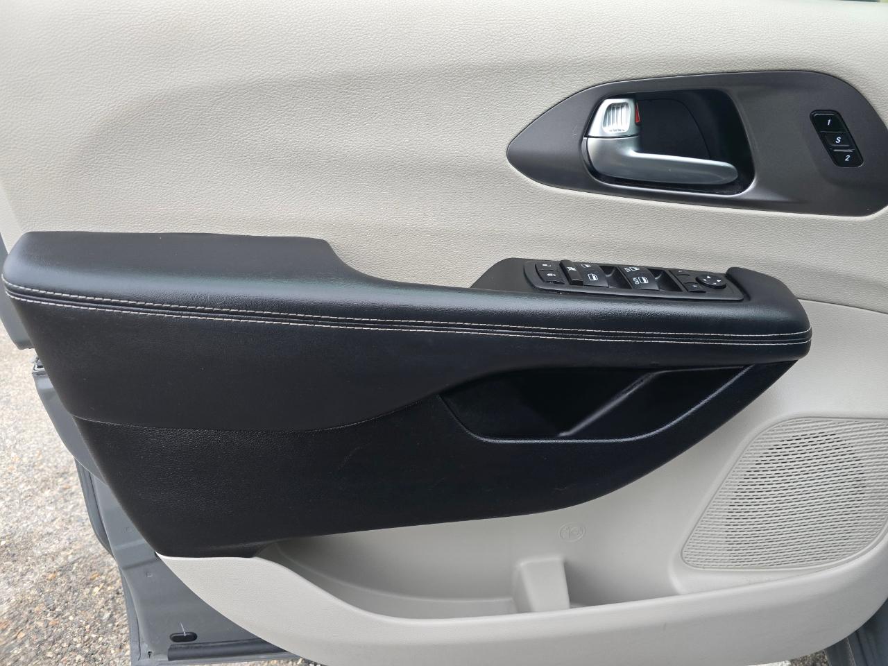 Chrysler Pacifica Touring L 2023