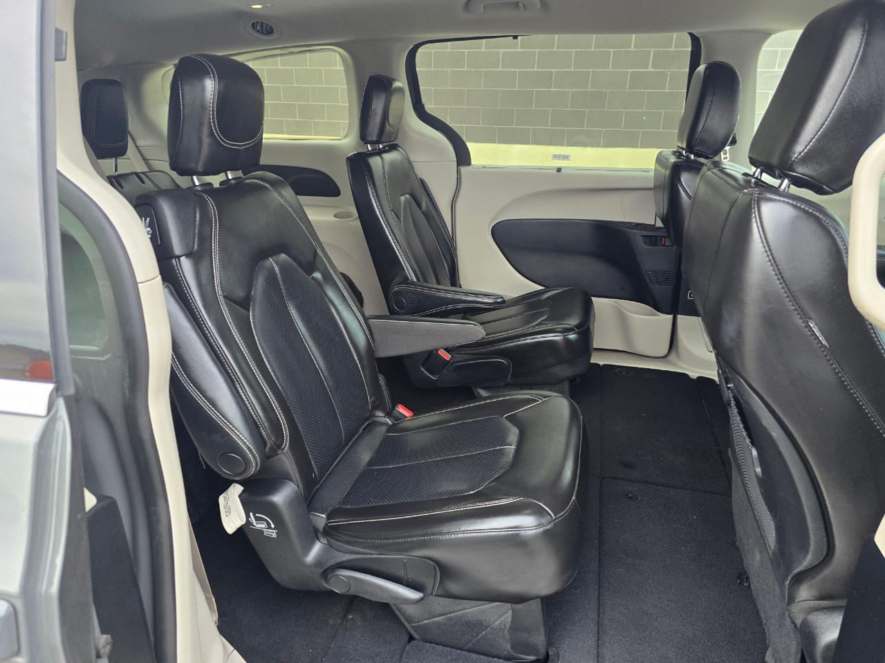 Chrysler Pacifica Touring L 2023