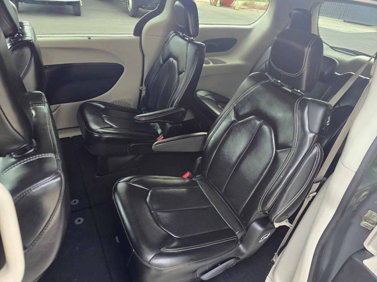 Chrysler Pacifica Touring L 2023