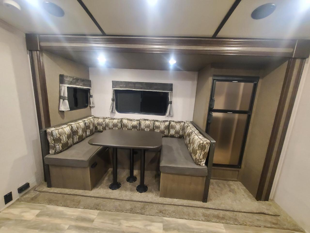 Forest River Surveyor  2018