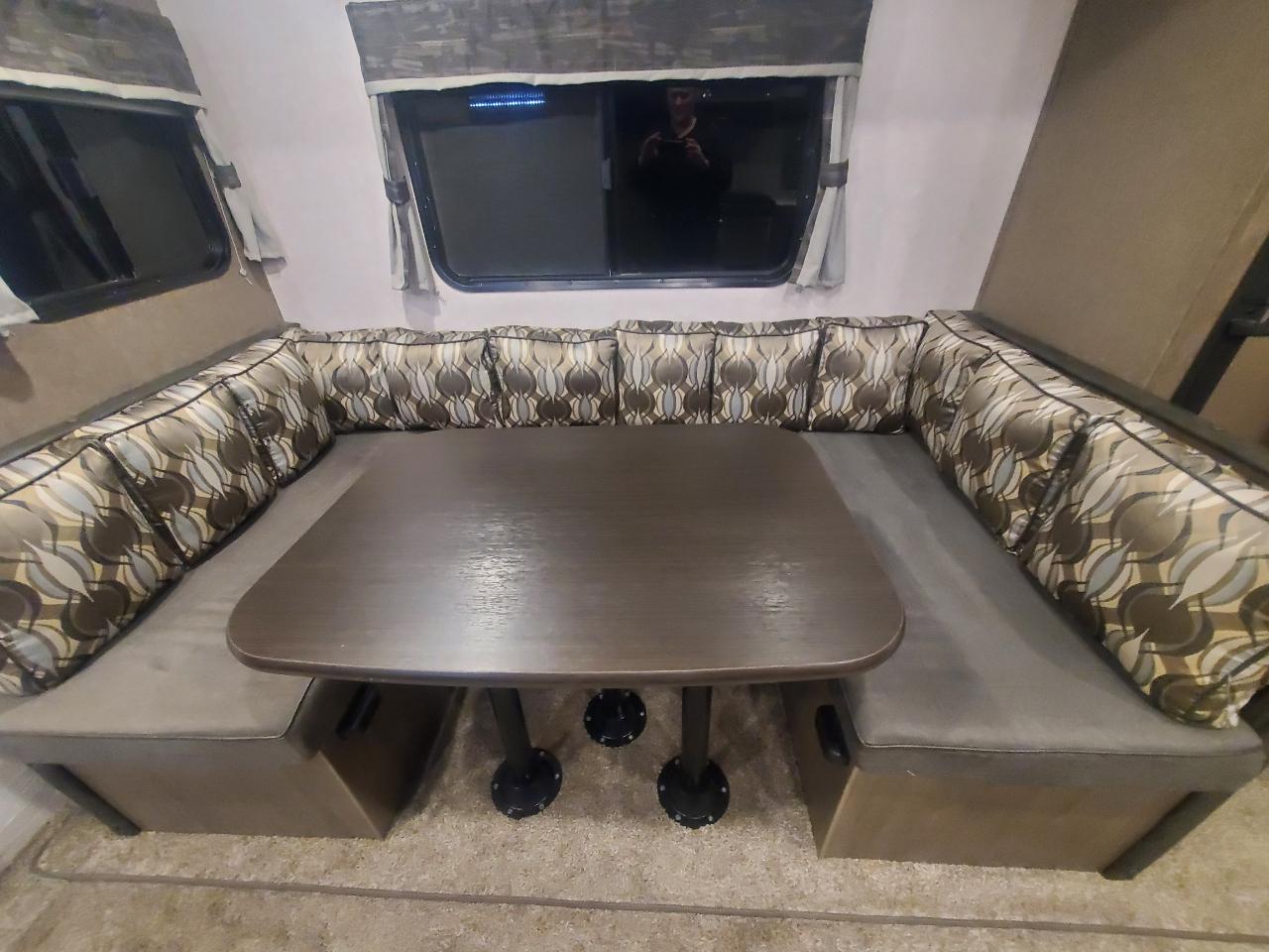 Forest River Surveyor  2018