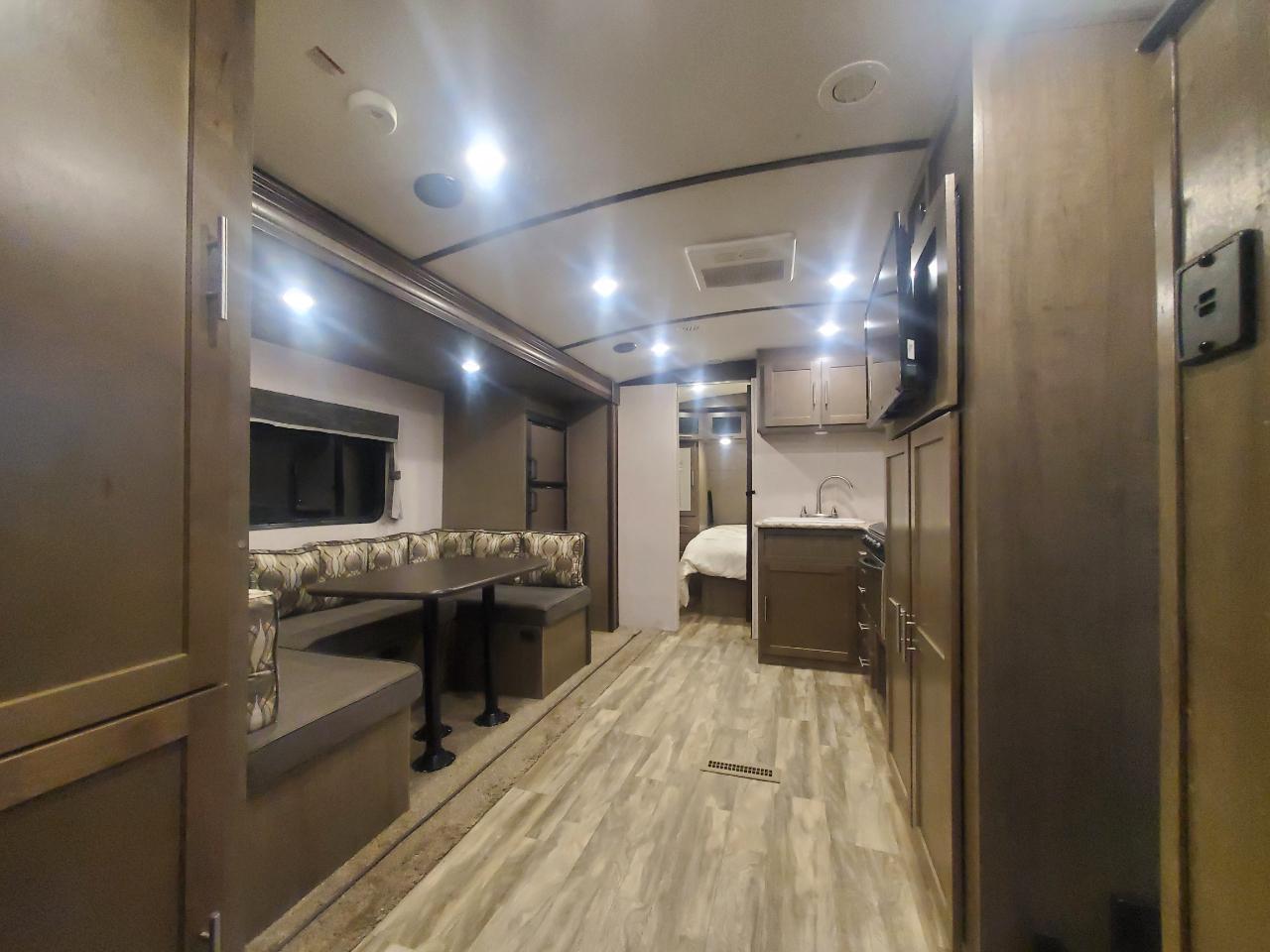 Forest River Surveyor  2018