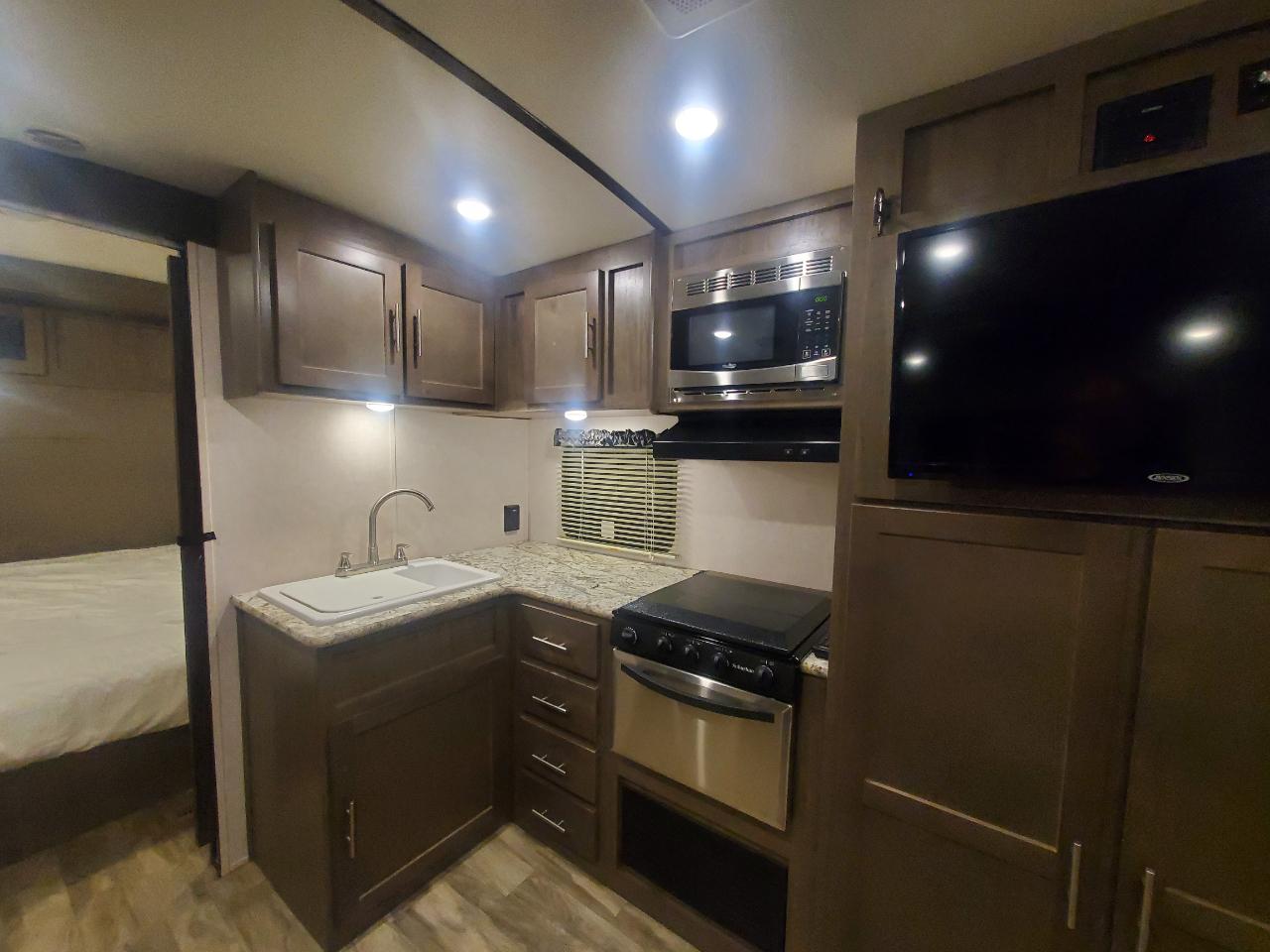 Forest River Surveyor  2018