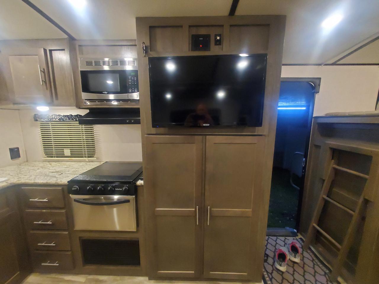 Forest River Surveyor  2018