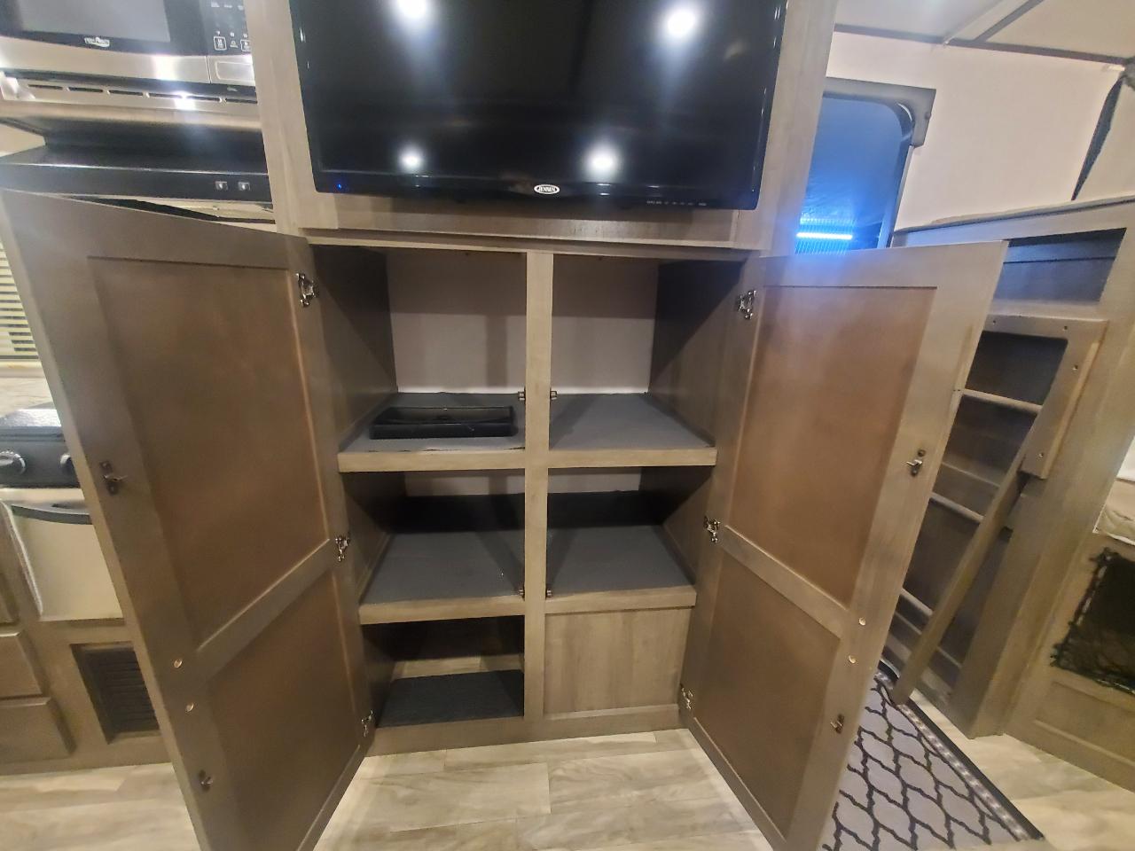 Forest River Surveyor  2018