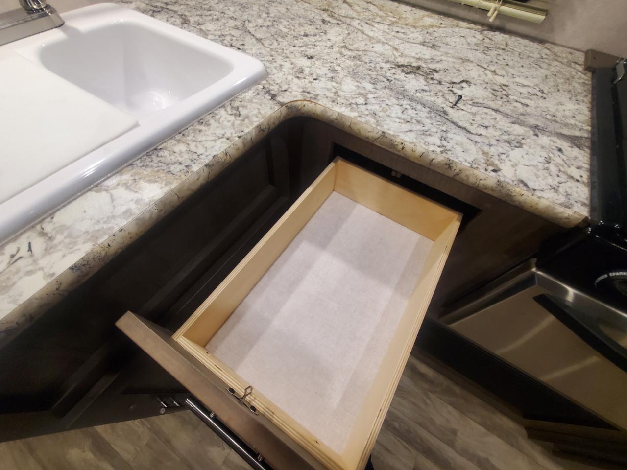 Forest River Surveyor  2018