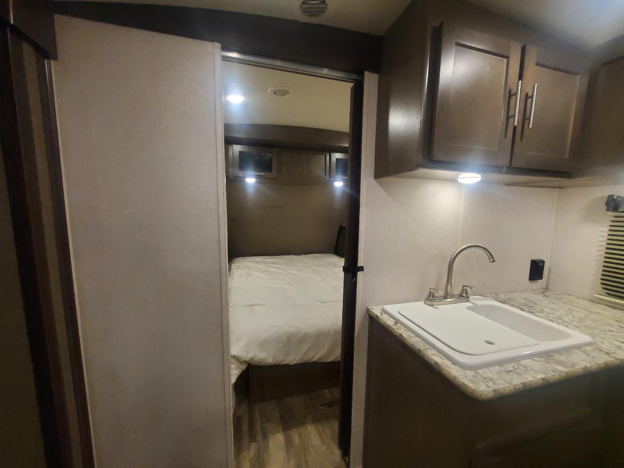 Forest River Surveyor  2018