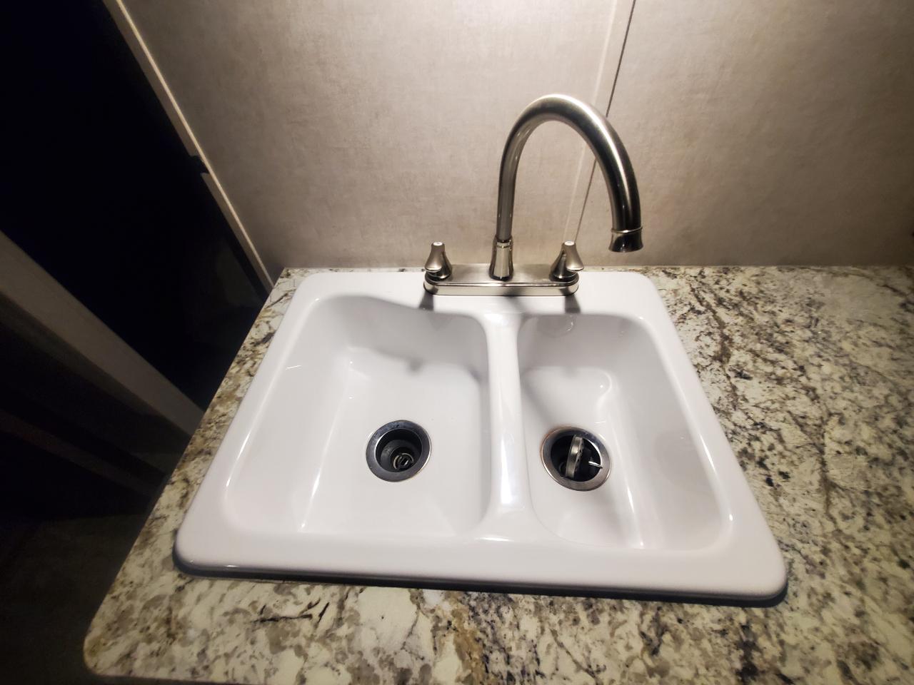 Forest River Surveyor  2018